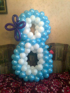 Цифра 8 из шаров