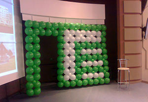 Панно из шаров Гродножилстрой