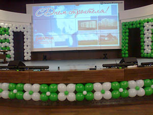 Сцена Гродножилстрой украшение шариками