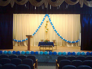 шары линколун на сцене