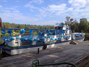 теплоход Ольга Соломова украшен шарами