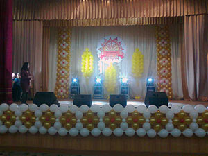 панно из шаров и колосья