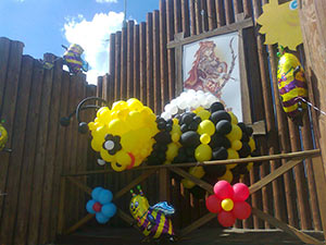 пчела из шаров