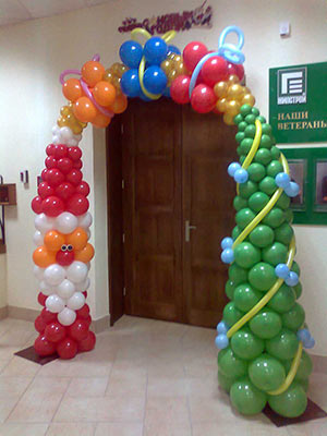 Арка новогодняя из шаров