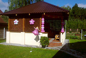 беседка украшена шарами