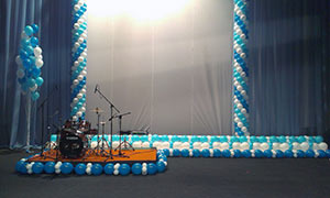 украшение сцены шарами