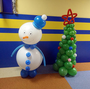 Снеговик и ёлка из шаров