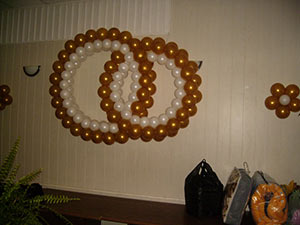 Кольца из шаров на свадьбу