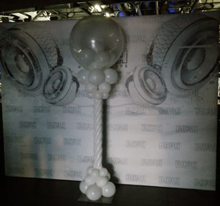 Фотозона с белыми шариками — оформление мероприятия шарами