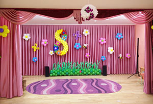 Украшение сцены на 8 марта