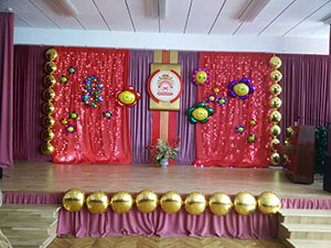 Украшение сцены на 8 марта