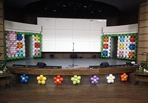 Украшение сцены на 8 марта