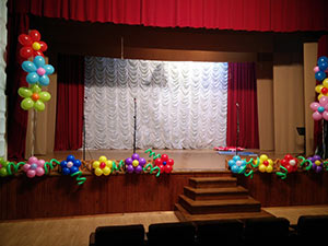 Украшение сцены на 8 марта