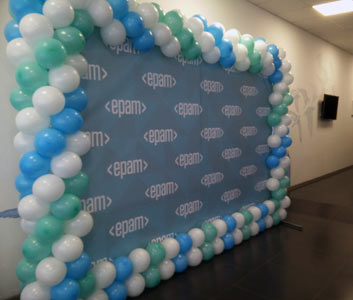 Фотозона с шариками — декоративная композиция для праздника