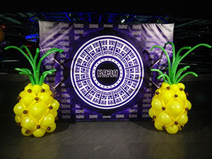 Фотозона "Ананасы" — тематическая композиция из шаров