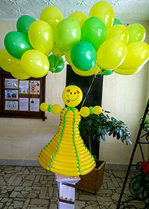 кукла из шаров летит