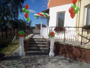 Стойки из шаров для перерезания ленты