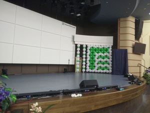 Сцена Гродножилстрой панно из шаров