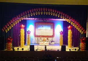 столбы из шаров и шары с гелием