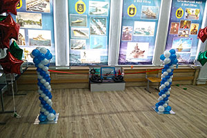 столбы из шаров