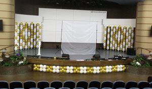 Сцена Гродножилстрой занавески из шаров