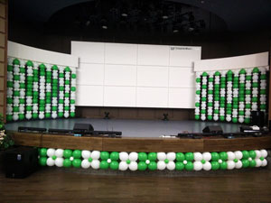 Сцена Гродножилстрой занавески из шаров