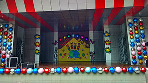 Сцена в парке Жилибера Гродно, шарики