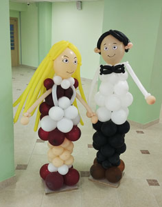 ученик и ученица из шаров