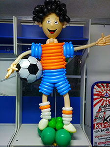 Футболист из шаров