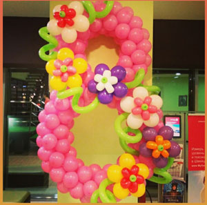 Цифра 8 из шаров