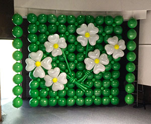 Панно из шаров на 8 марта