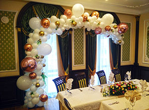 Разнокалиберная гирлянда из шаров