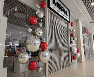 магазин Missha украшен шарами