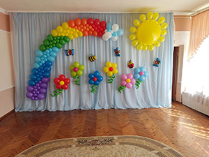 Радуга из шаров на утренник