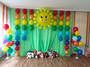 гирлянды из шаров линколун на утренник