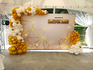Фотозона на выпускной 2023 — оформление шарами