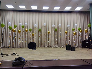 Сцена шары с гелием