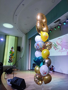 8 марта с гелием