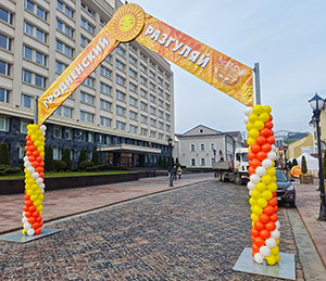 столбы из шаров