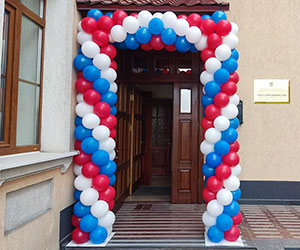 Русское общество, украшено шарами