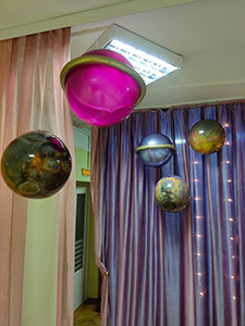 украшение зала на утренник, космос