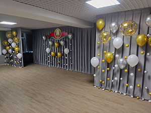 Сцена шары с гелием