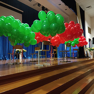 Шары с гелием очень много