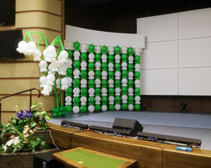 Сцена Гродножилстрой ландыши из шаров