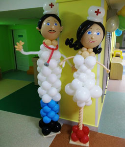 врачи из шаров