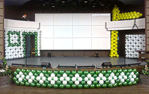 Сцена Гродножилстрой кран из шаров