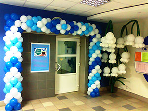 Арка из шаров и ландыши