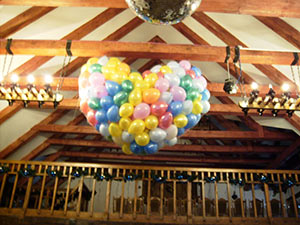 Сетка-сердце с шарами