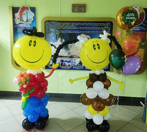 ученик и ученица из шаров