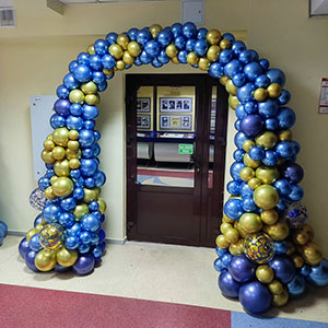Арка из разнокалиберных шаров
